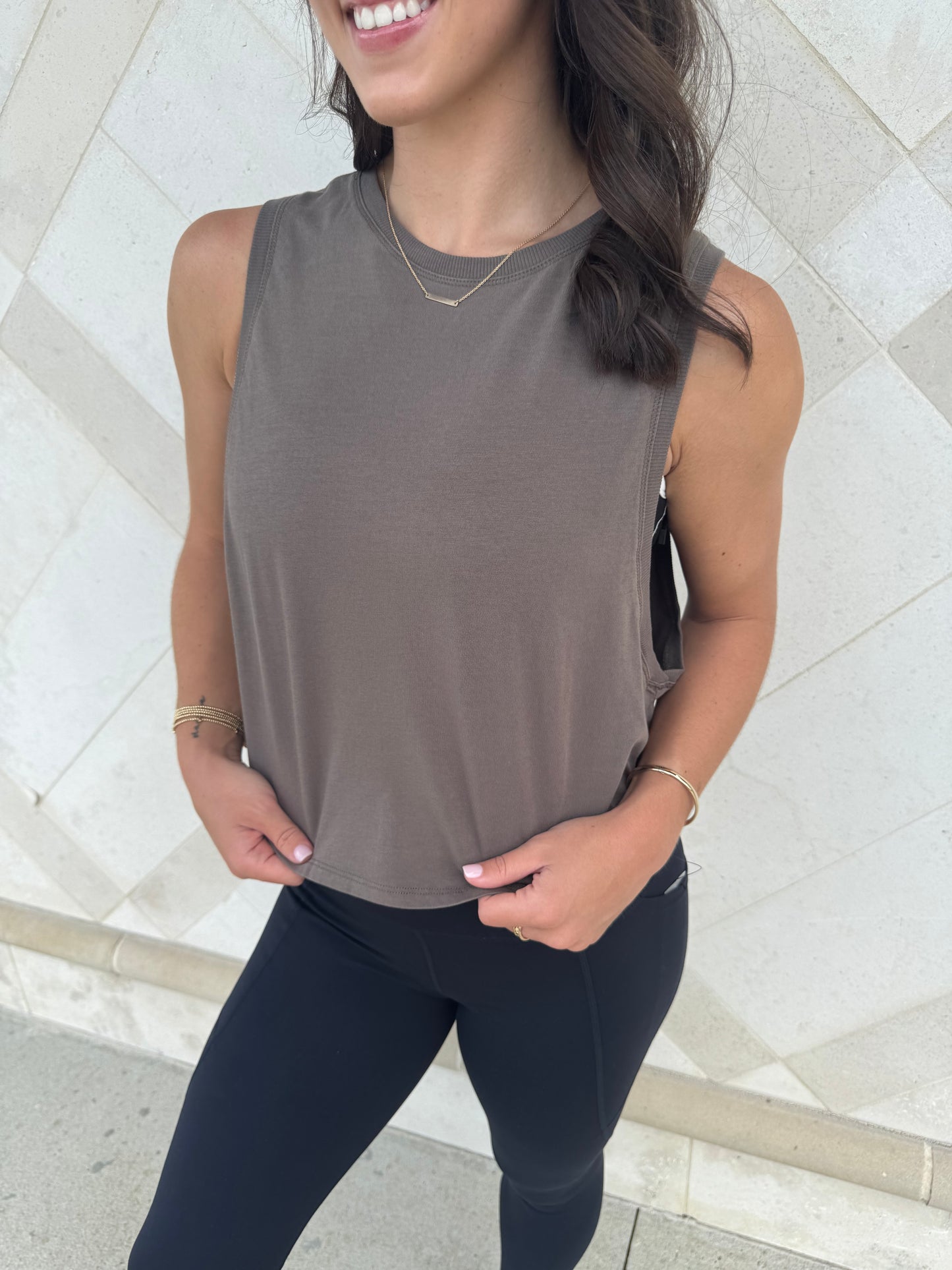 Side-Knot Tank
